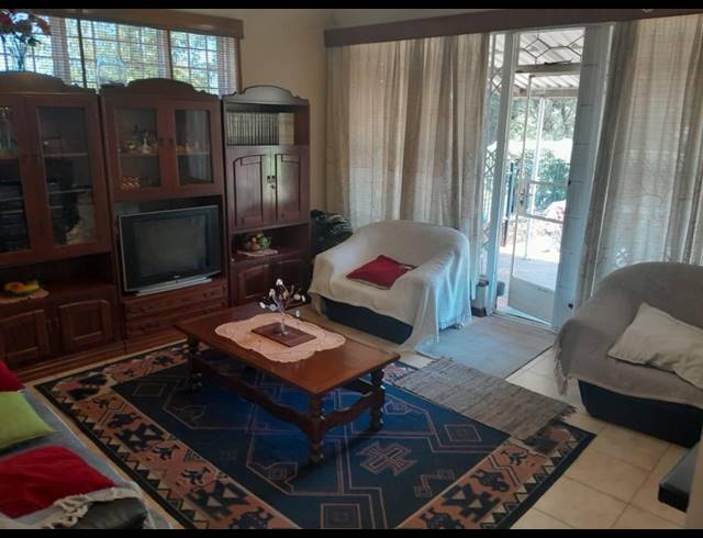 5 BEDROOM HOUSE FOR SALE IN MONDEOR